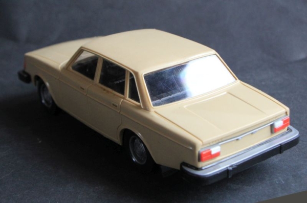 Stahlberg Volvo 245 DL Sedan 1976 Plasticmodel (9503)